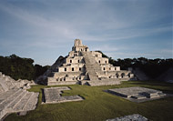 Photo tour of the Mayan Ruins at Edzna - yucatan mayan ruins,yucatan mayan temple,mayan temple pictures,mayan ruins photos